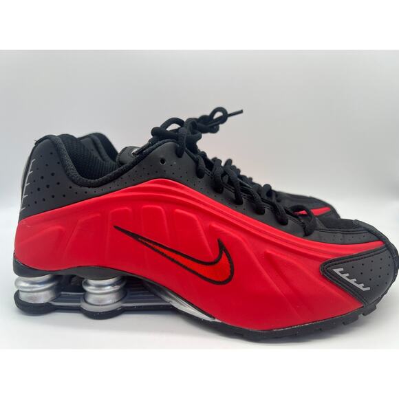 Nike Shox R4 Men's Size 9 University Red Black HQ1988-600 New
